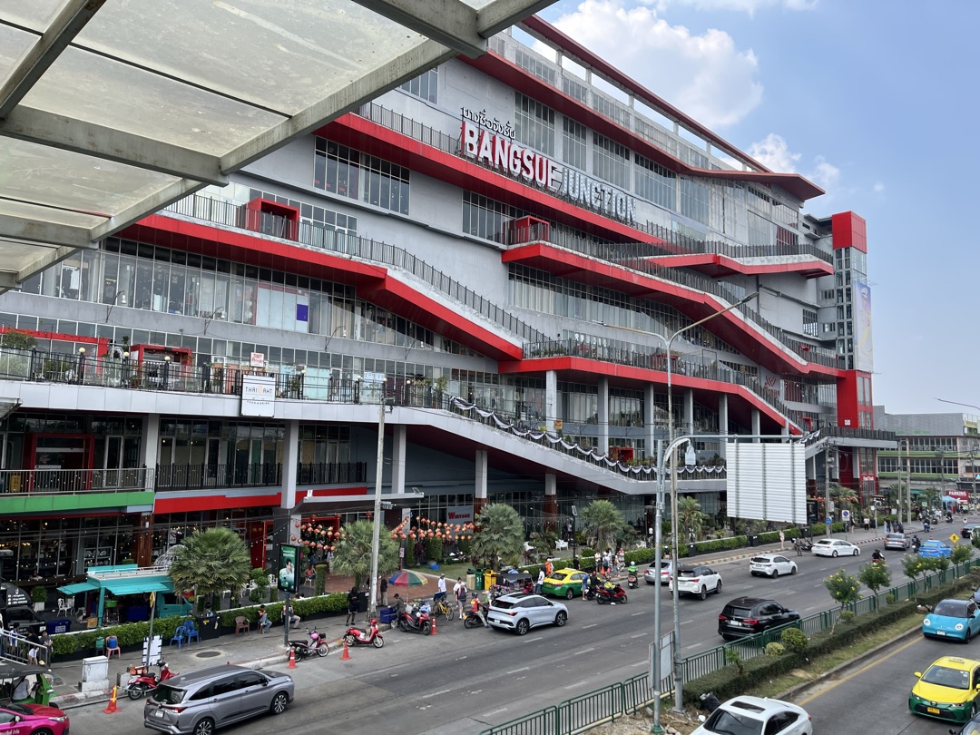 Chill walk & shop vintage stuff at Red Building Vintage Chatuchak